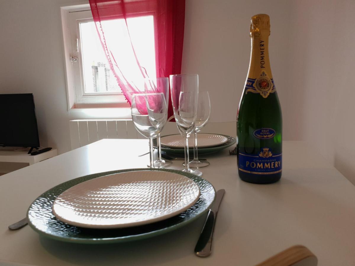 Au 36, Les Apparts Hotel Joigny Eksteriør billede
